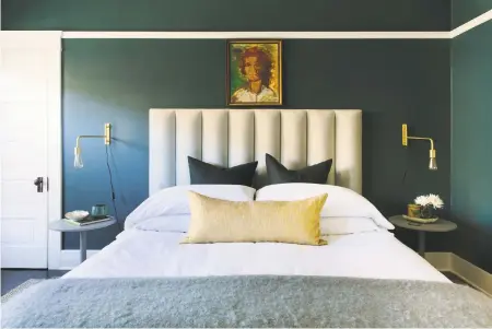  ?? MARY COSTA/CAITLIN MURRAY VIA AP ?? A bedroom designed by Caitlin Murray, founder of Black Lacquer Design in Los Angeles. The room features a vintage abstract portrait. Such art and accessorie­s can be wonderful flea market finds.