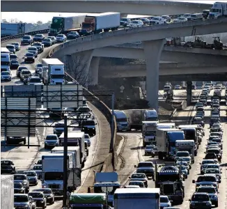  ?? HYOSUB SHIN / HSHIN@AJC.COM ?? Interstate 85 is clogged with cars at Spaghetti Junction during rush hour on a weekday in February. Amazon observers say that the company, in its search for a second headquarte­rs, will likely seek a site with strong transit links in a city with a...