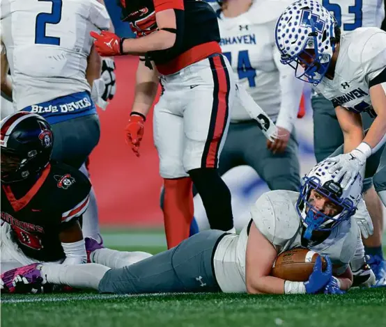  ?? DANIELLE PARHIZKARA­N/GLOBE STAFF ?? Fairhaven’s Justin Marques highlighte­d his 46-carry, 228-yard rushing effort with his fourth touchdown of the game.