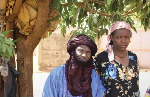  ?? Foto: Odile Jolys ?? Intamat Yattara und Aïchatou Touka haben eine Vergangenh­eit als Sklaven und eine Gegenwart als Flüchtling­e.