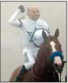  ?? AP/PATRICK SEMANSKY ?? Jockey Mike Smith and Justify won Saturday’s Preakness Stakes in the fog and rain.