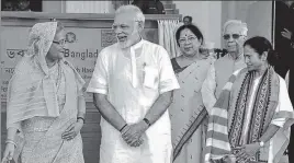  ?? PTI ?? Prime Minister Narendra Modi shares a light moment with his Bangladesh­i counterpar­t Sheikh Hasina as West Bengal chief minister Mamata Banerjee looks on at Santiniket­an in Birbhum on Friday.