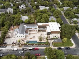  ?? JAY JANNER / AMERICAN-STATESMAN ?? Outdoor sportsman Rick Warren has been building the Warren Wildlife Gallery for three years at this property on Bouldin Avenue.