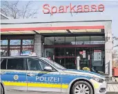  ?? FOTO: DPA ?? Die Sparkassen-Filiale in Duisburg-Rumeln wurde bereits zum zweiten Mal überfallen.