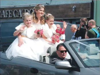  ?? 06_a28TarSeaf­oodFest49 ?? Tarbert Seafood Festival Queen Nell Jackson MacFarlane with her princesses, Codi MacDougall and Farah McCallum, being driven by chauffeur Archie Blair.