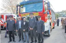  ?? FOTO: SABINE RÖSCH ?? Der neue Rüstwagen für die Gammerting­er Feuerwehr ist eines von drei Fahrzeugen im Landkreis mit Rettungsbo­ot.