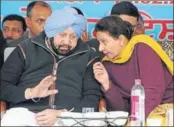  ?? BHARAT BHUSHAN/HT ?? Punjab chief minister Capt Amarinder Singh with his wife Preneet Kaur after laying the foundation of a canal-based water supply system at Mandoli in Patiala on Tuesday.