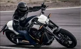  ?? © Harley-Davidson ?? La Harley-Davidson FXDR  demande un peu de poigne pour être emmenée, mais est plaisante à piloter.