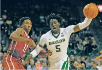  ?? TONY GUTIERREZ/THE ASSOCIATED PRESS ?? Oklahoma’s Kristian Doolittle, left, defends as Baylor’s Mark Vital positions for a shot opportunit­y in the second half of Tuesday’s game in Waco, Texas.
