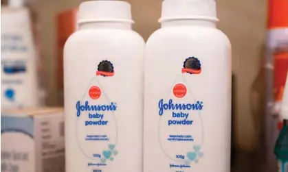  ?? Photograph: S Roy/Pacific Press/Rex/Shuttersto­ck ?? Johnson & Johnson says: ‘We have made the commercial decision to transition to an all cornstarch-based baby powder portfolio.’