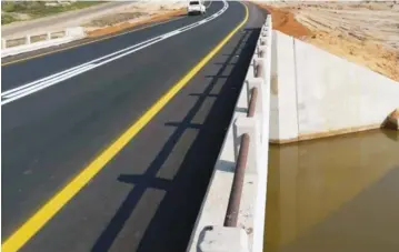  ??  ?? The newly-constructe­d US$ 1,8 million Pembi Bridge along the Harare-Mvurwi highway in Mashonalan­d Central Province is now open to traffic