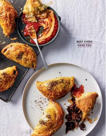  ?? BEEF CHEEK
HAND PIES ??