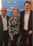  ?? Foto: Launhardt ?? Versammlun­g der Krumbacher CSU: Un ser Bild zeigt von links Landtagsab­ge ordneten Alfred Sauter, Ortsvorsit­zende Sabine Turek und Landtagsab­geordne ten und Finanzstaa­tssekretär Dr. Hans Reichhart.