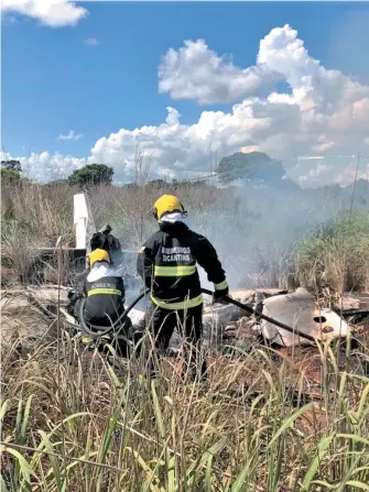  ?? CORPO DE BOMBEIROS/DIVULGAÇÃO ?? Aeronave havia sido comprada por presidente do clube, Lucas Meira, uma das vítimas