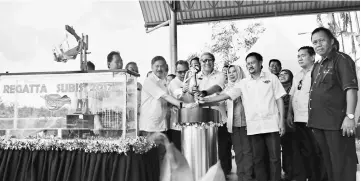  ??  ?? Awang Tengah (front fifth right) launches the regatta. From front second left are Ripin, Ahmad Lai, and Rosey.