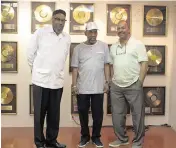  ?? STEPHANIE AARONSON AP file, 2013 ?? Musicians Kenneth Gamble, left, Leon Huff, center, and Thom Bell at Gamble and Huff Music in Philadelph­ia. Bell was a Grammy-winning producer, writer and arranger who helped perfect the ‘Sound of Philadelph­ia.’