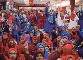  ??  ?? Party members listening to Datuk Seri Najib Razak’s speech at the general assembly yesterday. Pic by Azhar Ramli