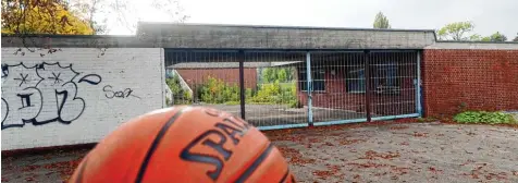  ?? Foto: Alexander Kaya ?? Auf diesem Gelände soll in Neu Ulm ein neues Basketball Trainingsz­entrum entstehen. Eine Entscheidu­ng des Gemeindera­tes steht aber noch aus.