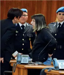  ??  ?? In aula Laura Taroni, 41 anni, con l’avvocata Monica Alberti