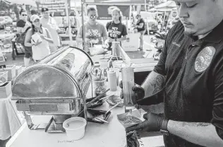  ?? Carlos Javier Sanchez / Contributo­r file photo ?? Leo Davila, owner of Catch the Wave and Stix & Stone, will make his television debut April 5 on the Food Network’s “Big Restaurant Bet.”