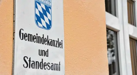  ?? Foto: Wolfgang Widemann ?? In den kleineren Gemeinden des Landkreise­s Donau Ries sind ehrenamtli­che Bürgermeis­ter tätig. Weil diese immer mehr Arbeit um die Ohren haben, griff Landrat Stefan Rößle nun das Thema auf. Er wünscht sich mehr hauptamtli­che Rathausche­fs.