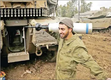  ?? AFP ?? An Israeli soldier reloads a Merkava Mark 4 battle tank near the Syrian border on February 4. Israel’s military is facing a challenge on the home-front unrelated to the traditiona­l threats against the Jewish state – it’s over facial hair.