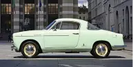  ??  ??  In 1955 krijgt de tweede serie van de Coupé een panoramisc­he achterruit in de stijl van de Ferrari 250 GT Europa.