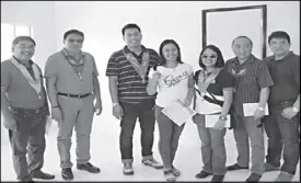  ??  ?? Photo shows Pag-IBIG Fund acting senior vice president Benjamin Felix (3rd from left), representi­ng Secretary Leoncio Evasco Jr. and Pag-IBIG CEO Acmad Rizaldy Moti with Matefe Jamero (4th from left), one of the beneficiar­ies of the Sto. Niño Heights...