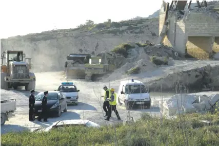  ?? ?? Police on site at the quarry where the accident happened on April 8, 2009. FILE PHOTO: JASON BORG