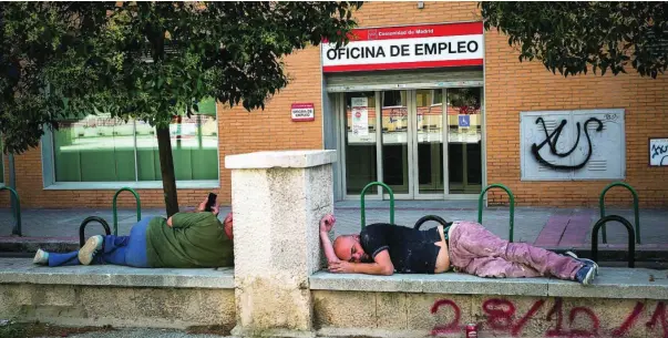  ??  ?? La precarieda­d laboral está convirtien­do en vulnerable­s a los jóvenes