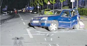  ?? FOTO: POLIZEI DUISBURG/DPA ?? Bei einem mutmaßlich­en Autorennen prallte laut Anklage einer der Fahrer in einem Kreuzungsb­ereich gegen den Wagen einer 43-jährigen Frau, die drei Tage später starb.