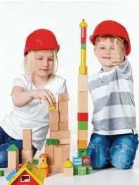  ?? Foto: Karin & Uwe Annas, Fotolia.com ?? Schon Kinder wissen, wie es geht: Wer sein Bauwerk erhöht, braucht keine größere Grundfläch­e.
