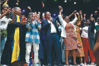  ?? / Gustavo Torrijos ?? Gustavo Petro celebró la victoria junto a su familia y Francia Márquez, su vicepresid­enta.