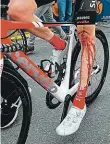  ??  ?? Nešlo to Pád si vybral svoji daň a Tom Dumoulin vzdal.