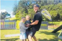  ?? Photo / Sandra Conchie ?? Marti Chapman from Pa¯ pa¯ moa Beach and his son Riley, 8, and daughter Isla, 5, at the Ultimate Athlete Demo Day at Mount Drury.