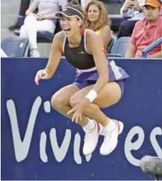  ?? | ISRAEL SALAZAR ?? Garbiñe Muguruza celebró efusivamen­te su triunfo sobre Timea Babos.