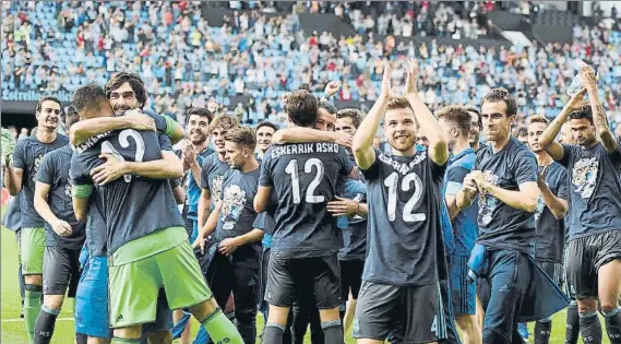  ?? FOTO: JJ LANFOCO ?? Los jugadores de la Real celebran el empate en Balaídos, que ayer, con la victoria del Barcelona en la final, adquirió más valor aún