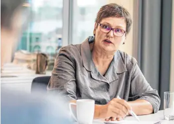  ?? FOTO: SIMON HAAS ?? „Mit Grünen und Linken können wir große Projekte anpacken“: Leni Breymaier, Spitzenkan­didatin der SPD in Baden-Württember­g, kann einer Neuauflage der Großen Koalition wenig abgewinnen.