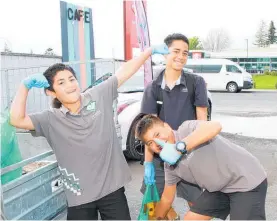  ?? Photo / Stuart Whitaker ?? Taiese Siaki, Tiahanea Siaki and, front, Huni Rahiri at the Epic Te Puke spring clean.