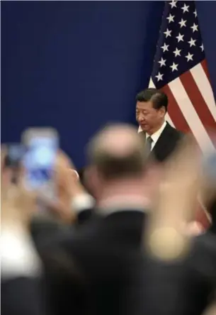  ?? © Fred Dufour/afp ?? Donald Trump was in november vorig jaar te gast bij zijn Chinese evenknie Xi Jinping. Intussen raakte de handelsrel­atie tussen beide landen steeds meer bekoeld.