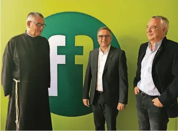  ?? RP-FOTO: SG ?? Bruder Lukas Jünemann, Dirk Buttler und Peter Hinz wollen mit der Stiftung und als „franzfreun­de“die Sozialarbe­it der „Armen Brüder des Heiligen Franziskus“fortsetzen.