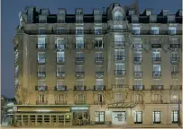 ?? ?? L’affascinan­te facciata in stile Haussmann dell’hotel NH Gare De L’Est alle luci del tramonto.