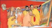  ?? HT PHOTO ?? CM Yogi Adityanath paying tributes to Mahant Ram Chandra Paramhansa Das on Wednesday.