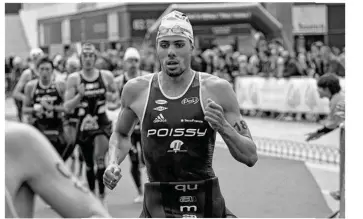  ??  ?? Aurélien Raphaël était l’un des triathlète­s du club de Poissy présent dimanche matin au départ de la course la Pisciacais­e.