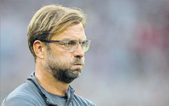  ?? FOTO: GETTY IMAGES ?? Jurgen Klopp, técnico del Liverpool, resopla en el Allianz Arena de Munich durante el partido de ayer ante el Atlético de Madrid. Habló de un mercado inflado