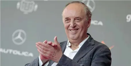  ??  ?? Maestro Dario Argento, 79 anni, romano. Ha debuttato come regista a 29 dirigendo il thriller-noir «L’uccello dalle piume di cristallo», film basato su un romanzo di Fredric Brown, La statua che urla, consigliat­o da Bernardo Bertolucci. Ha due figlie: Fiore, nata dal matrimonio con Marisa Casale, e Asia, avuta dall’attrice Daria Nicolodi