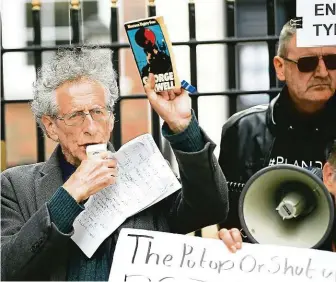  ?? FOTO REUTERS ?? Proti rouškám. Aktivista Piers Corbyn hovořil minulý týden v Londýně na protestu proti karanténě.