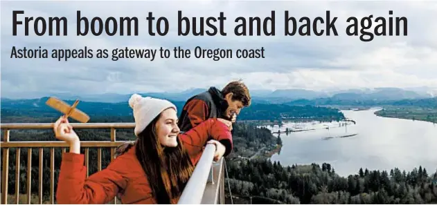  ?? ALEX PULASKI/FOR THE CHICAGO TRIBUNE ?? Launching a balsa-wood airplane from the observatio­n deck at the top of the Astoria Column is a rite of visiting.