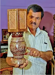  ??  ?? 64-year-old Wasantha Fernando, with one of his creations