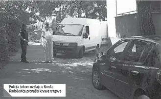  ??  ?? Policija tokom uviđaja u Đorđa Radojlović­a pronašla krvave tragove